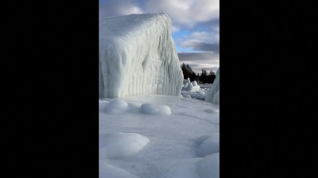 Espectaculares imágenes de una tienda de regalos en Wisconsin completamente helada