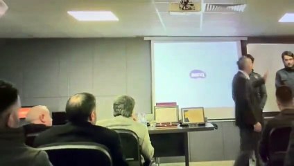 Gümrük müdüründen memura tokat!