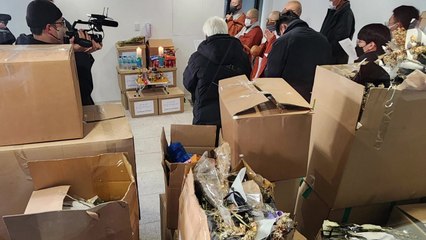 이태원역 1번 출구 국화꽃, 치악산 나무 아래 묻힌다 / YTN