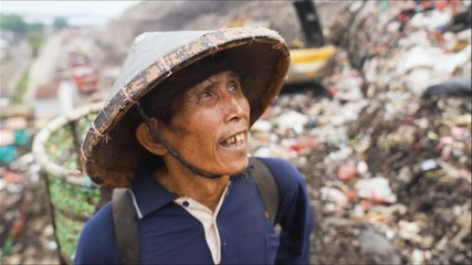 How picking trash at the largest landfill in Indonesia became more profitable than farming