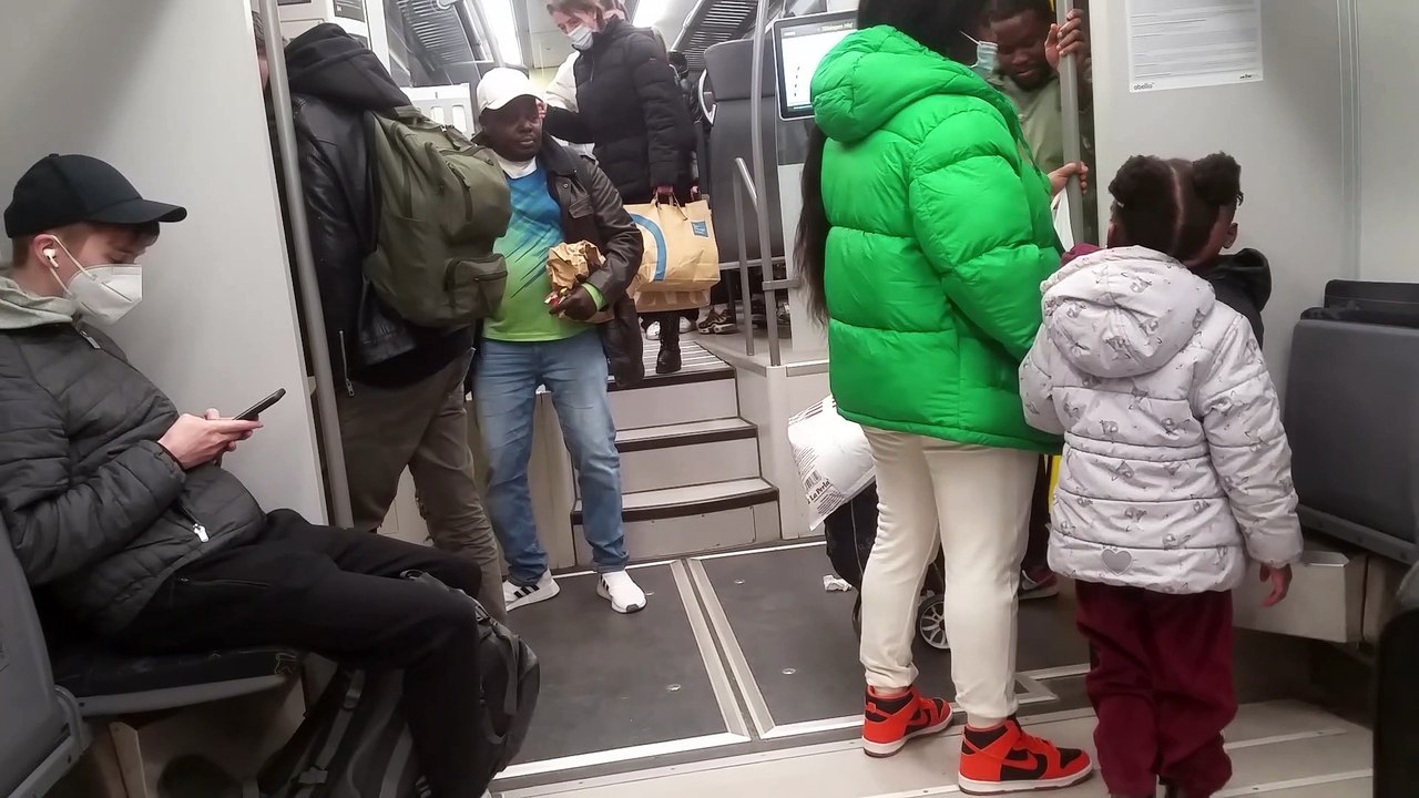 Unterhaltungskünstler in der Bahn 3