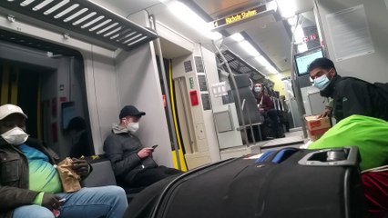 Unterhaltungskünstler in der Bahn 2