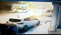 Iğdır'da hafif ticari araç otomobile çarptı: 2 yaralı