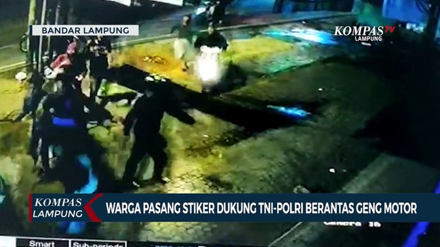 Pasang Stiker, Warga Dukung TNI Polri Berantas Geng Motor