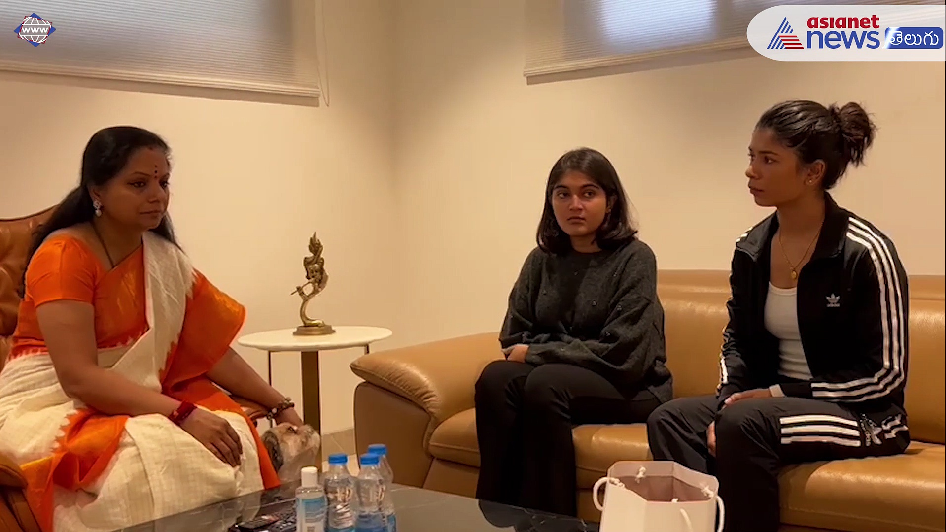 తెలుగుతేజాలు నిఖత్, ఇషా సింగ్ లను అభినందించిన కల్వకుంట్ల కవిత... 