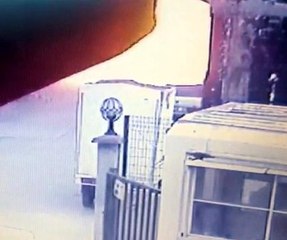 Doğalgaz sobasının bomba gibi patladığı anlar kamerada