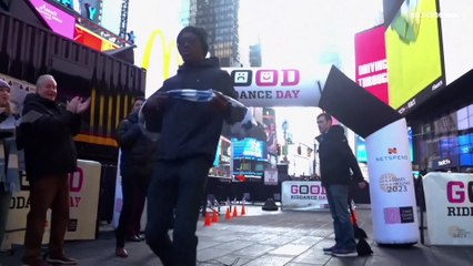 New York: il "Good Riddance Day" ha spazzato via tutte le cose brutte del 2022