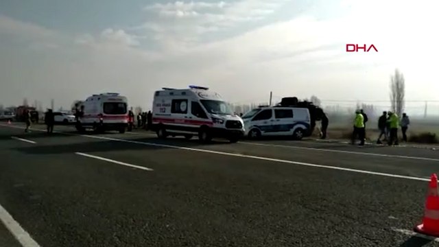 Lastiği patlayan zırhlı araç devrildi, 12 asker hafif yaralandı