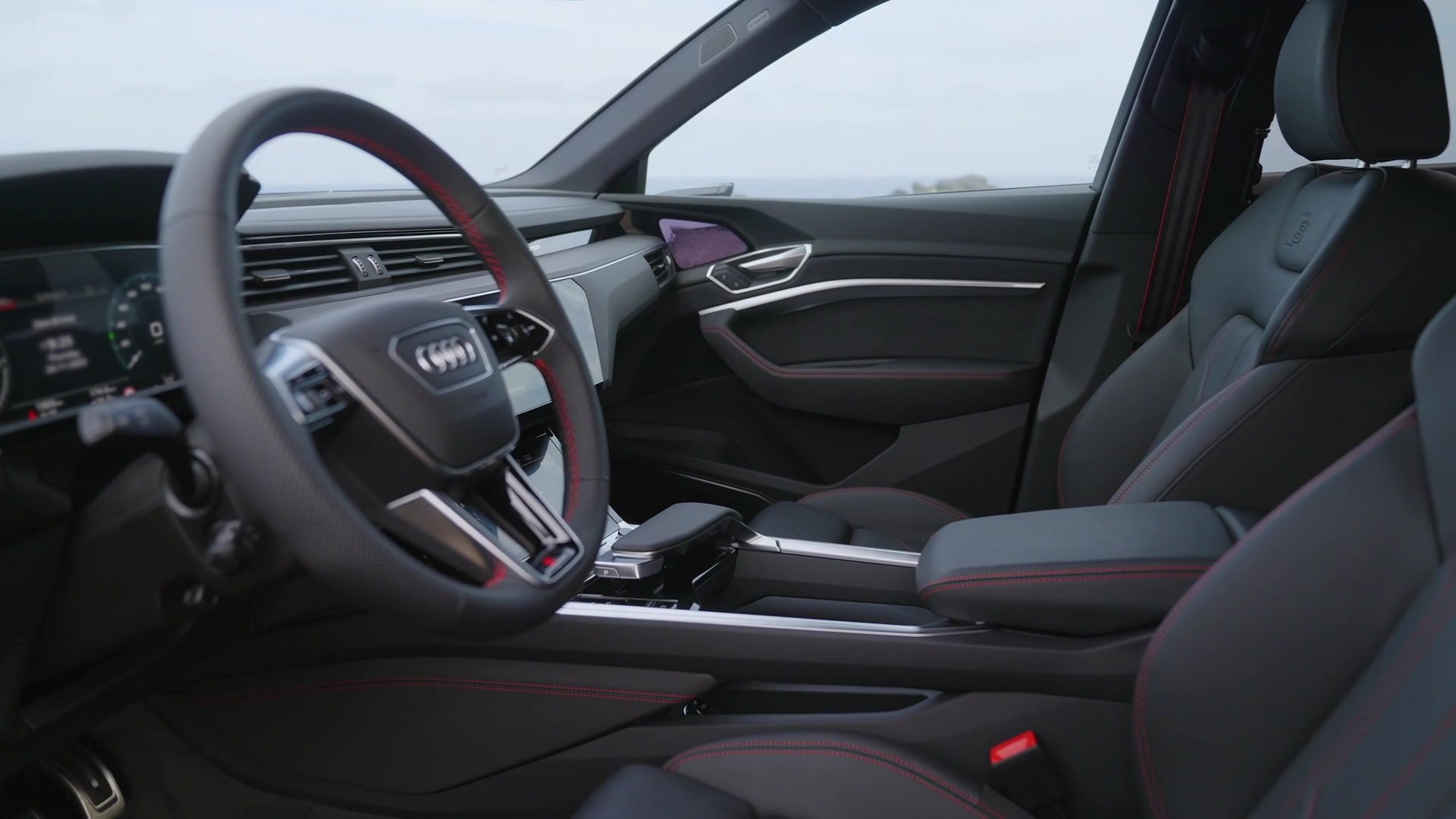 The new Audi Q8 e-tron Chronos Interior Design in Gray metallic