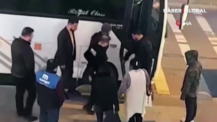 Aküsünü çaldığı aracın sahibinden dayak yiyen hırsız: 'Parasını vereyim'