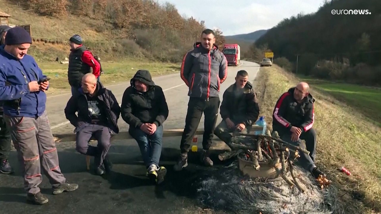 Sérvia retira barricadas do Kosovo
