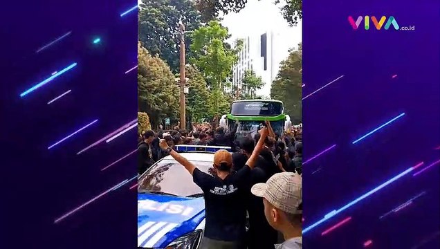 BIKIN MALU! Suporter Indonesia Serang Bus TImnas Thailand