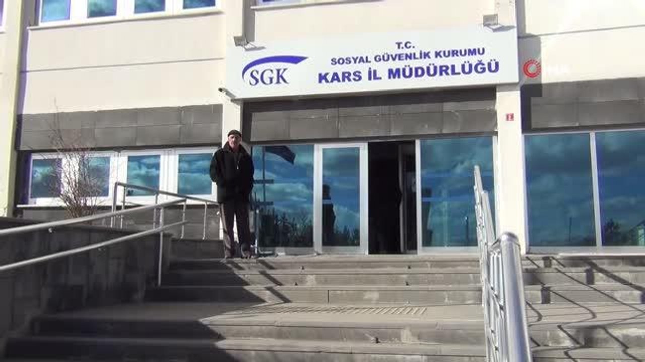 EYT düzenlemesinin ardından SGK binaları önünde kuyruk oluştu