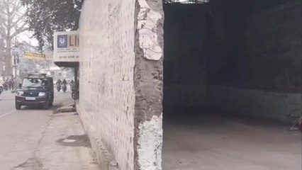 गोरखपुर: सीएम सिटी में अफसर मेहरबान, कूड़ाघर बना रैन बसेरा, इंसान नही जानवर गुजारते है रात