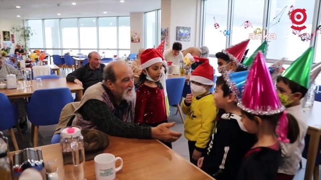 Kreş öğrencilerinden huzurevi sakinlerine yılbaşı sürprizi