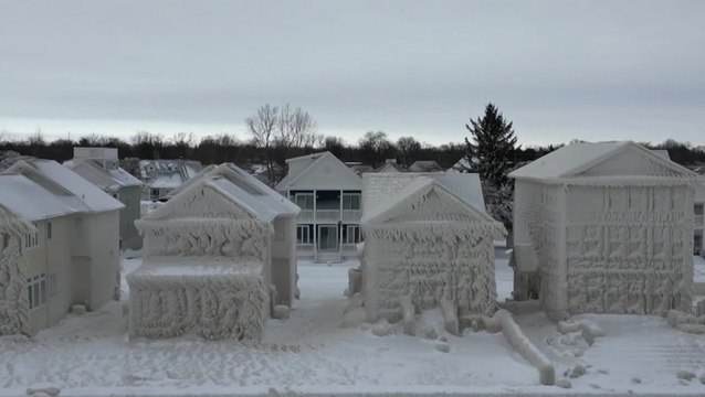 Historic blizzard turns row of Ontario houses into stunning ‘ice town’