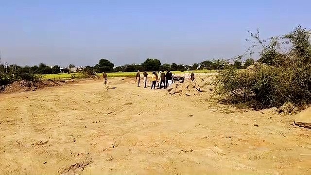 खुदाई के दौरान मिट्टी के टीले से निकली एक हजार वर्ष पुरानी प्राचीन मूर्तियां