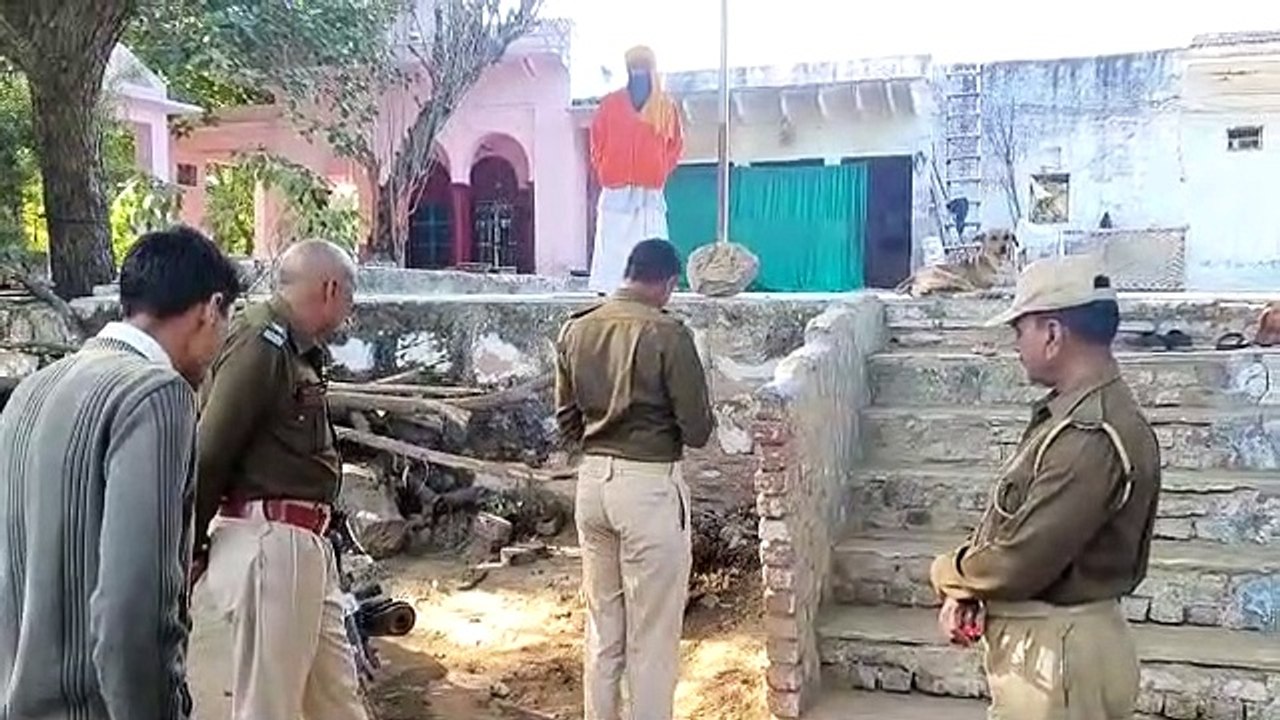 खुदाई के दौरान मिट्टी के टीले से निकली एक हजार वर्ष पुरानी प्राचीन मूर्तियां