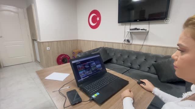 Milli halterci Nazmiye Muratlı, AA'nın Yılın Fotoğrafları oylamasına katıldı