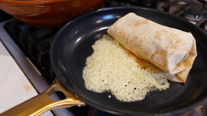 下载视频: EASY MEXICAN Breakfast CHILES RELLENOS, The BEST Step By Step Recipe * Breakfast BURRITO