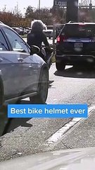 Le casque de ce motard est juste hilarant