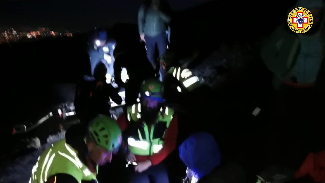 Cade sui sentieri dell'Etna e s'infortuna ad un gamba, una ragazza soccorsa dai volontari
