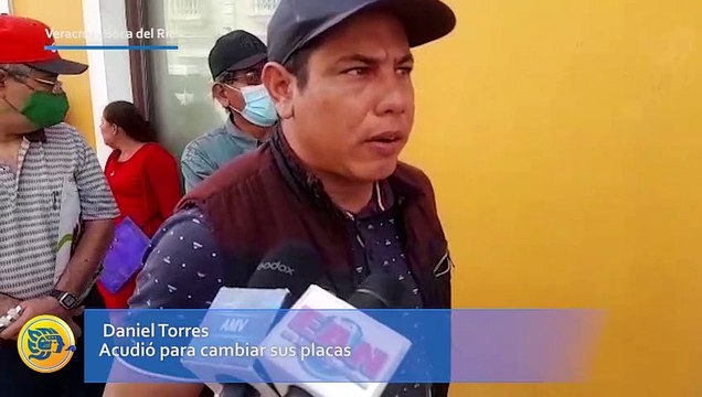 Automovilistas esperan más de tres horas para el canje de placas en Veracruz