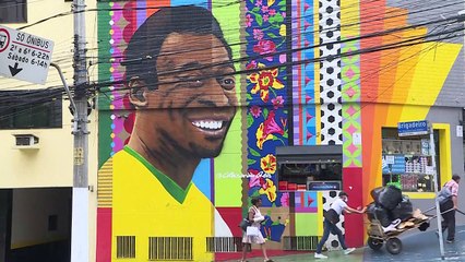 Homenagens a Pelé se multiplicam na internet