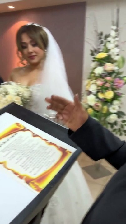Yo los declaro marido y mujer.