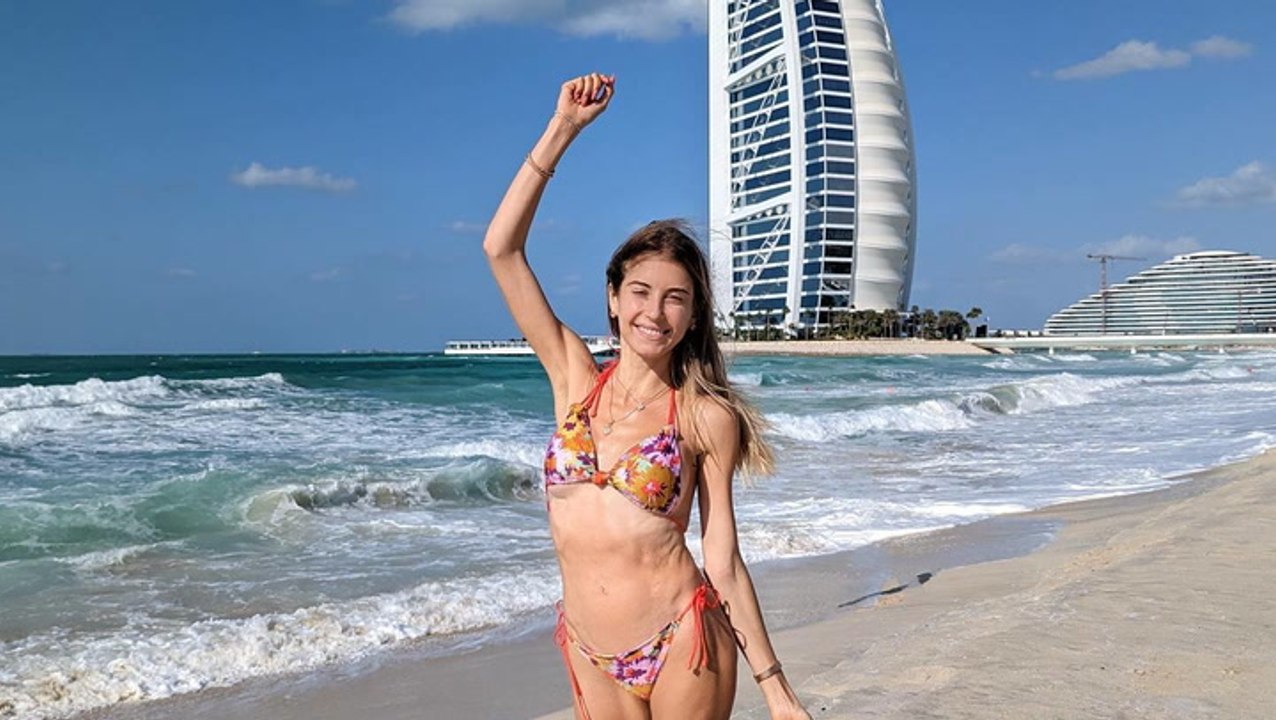 Cathy Hummels' sexy Bikini-Show aus Dubai - hier kommen alle ins Schwitzen
