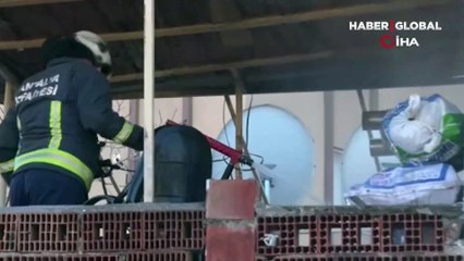 Yangına uykuda yakalandı, balkonda itfaiyeyi görünce şaşkına döndü