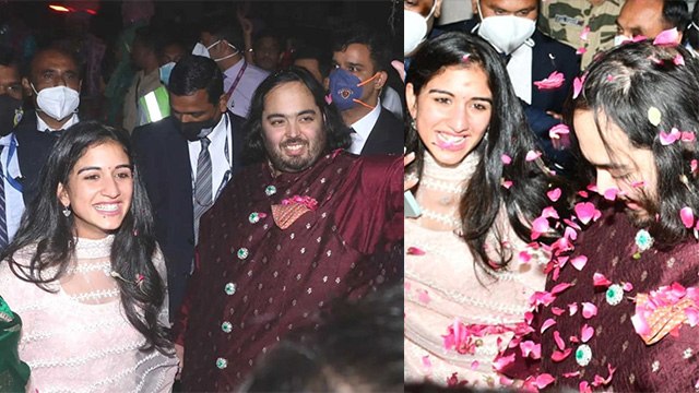 Mukesh Ambani Son Anant Ambani Radhika Merchant का Grand Welcome,फूलों से हुआ स्वागत ।*Entertainment