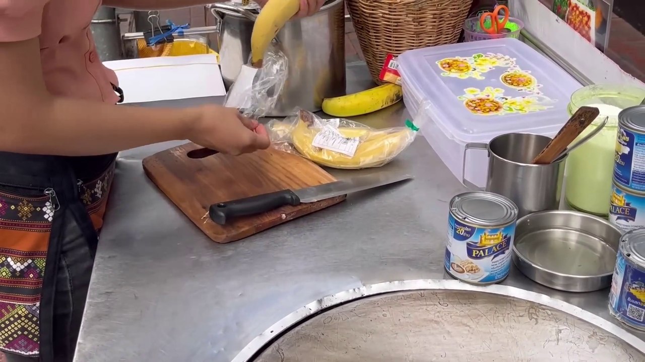 The Most Popular Rotti Lady in Bangkok - Thai Street Food