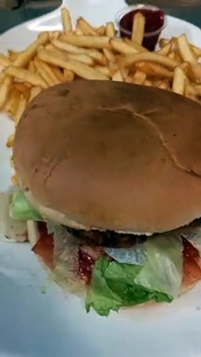 Hamburger #foodlover  #foodies #foodie #food #2022 #france #humburger #hamburgers #hamburgersteak #hamburgersauce #cheeseburger #cheeseburgers  #cheese #cheeselover (2)