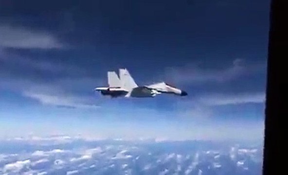 Güney Çin Denizi'nde hava düellosu! Çin ve ABD savaş uçakları arası 6 metre