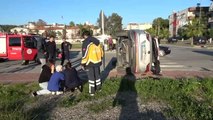 Antalya'da iki otomobil çarpıştı: Sağlık ekipleri küçük çocuğu hastaneye götürebilmek için uzun süre dil döktü