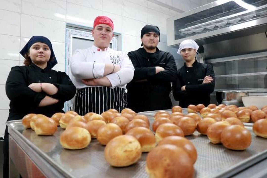 EDİRNE'DE MESLEK LİSESİ ÖĞRENCİLERİ, 9 OKULUN EKMEK İHTİYACINI KARŞILIYOR