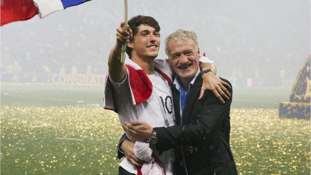GALA VIDEO - PHOTO - Didier Deschamps et son fils Dylan : pizzas, poker… soirée “entre mecs” pour oublier le Mondial !