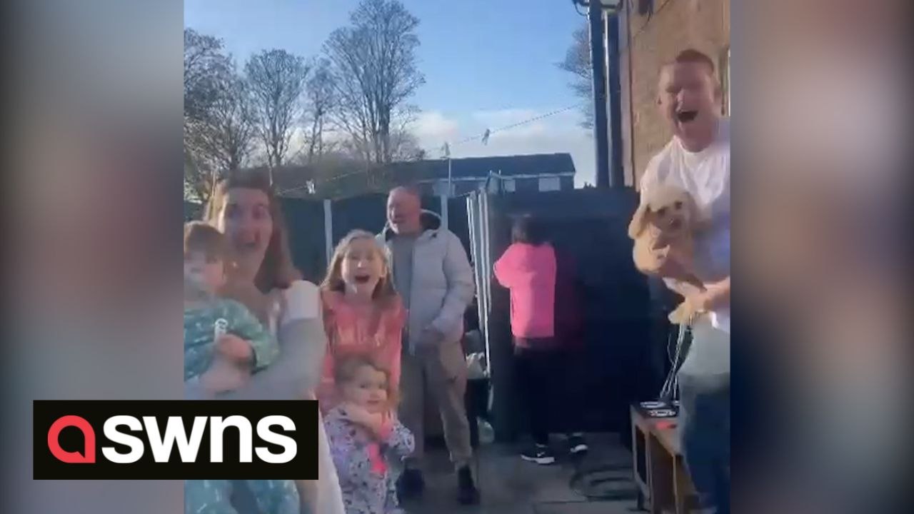 Heart-warming moment man surprises entire family for Christmas