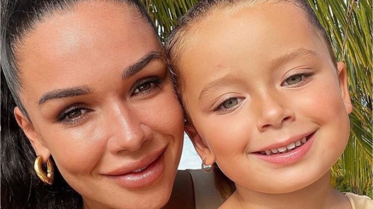 VOICI : Jazz (JLC Family) : sa fille Chelsea a perdu une dent, elle lui offre… une carte bancaire (1)