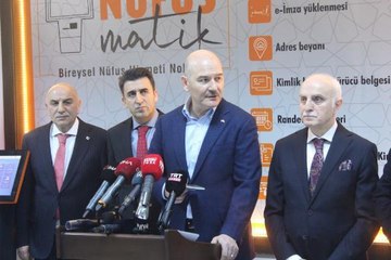 Télécharger la video: Bakan Soylu: Yeni kimlik kartı olmayanlar bankada işlem yapamayacak