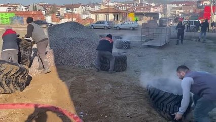 Kaynarca'da depoda çıkan yangın söndürüldü