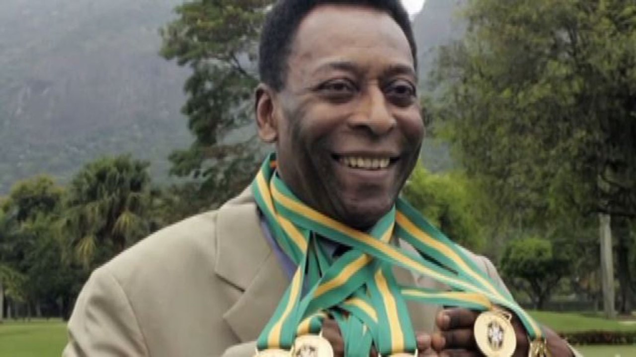 Addio alla più grande leggenda del calcio, "O R...