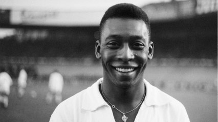GALA VIDEO - Mort de Pelé : le footballeur a été marié trois fois, qui sont les femmes de sa vie ?