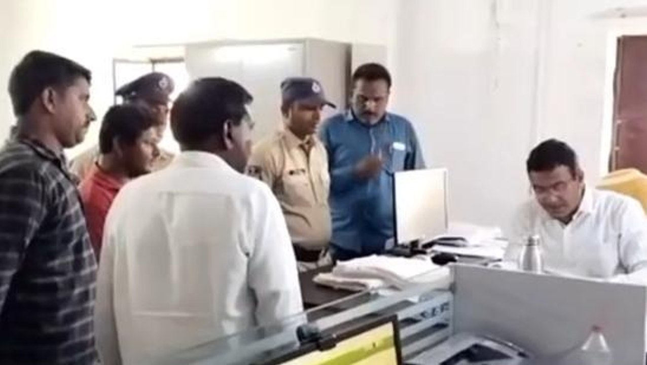బాల్కొండ: కేజీవిల్ ట్రాక్టర్స్ యజమానులకు పోలీసుల సూచనలు..!