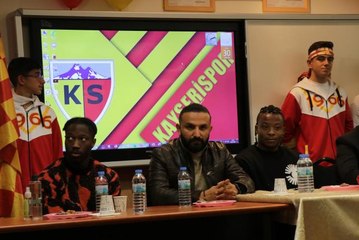 Kayserisporlu futbolcular Mane ve Uzodimma, öğrencilerle bir araya geldi