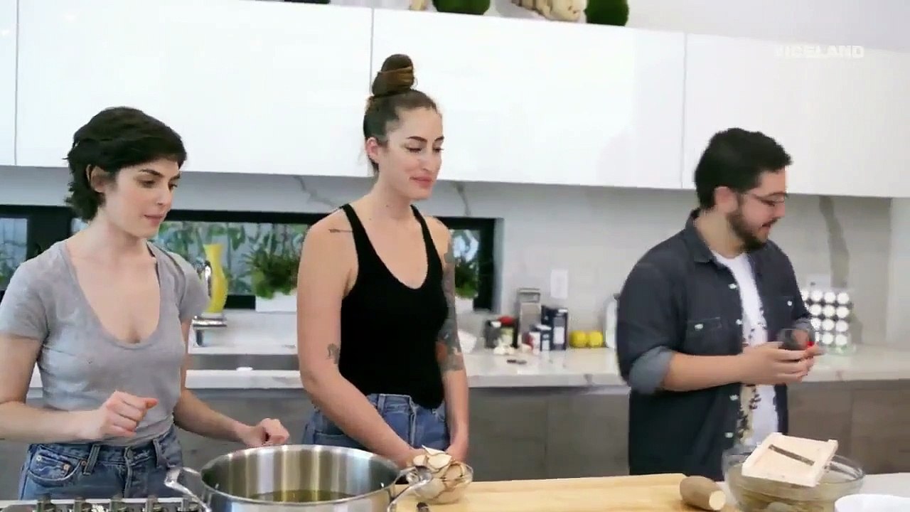Bong Appetit - Se2 - Ep14 - Pothead Sleepover Party HD Watch HD Deutsch
