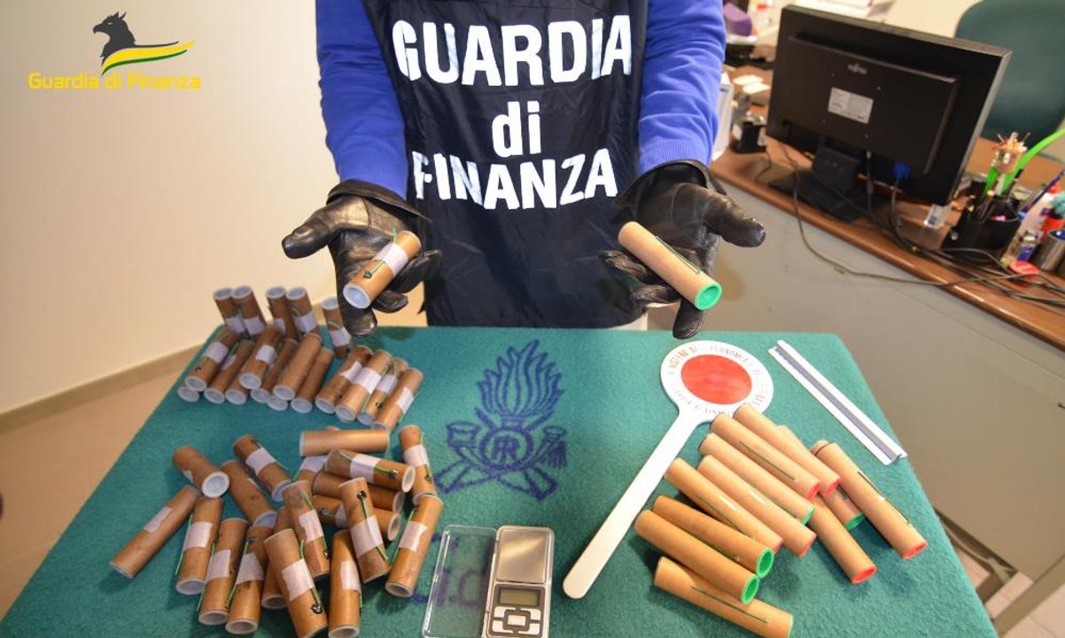 Montesilvano (PE) - Petardi pericolosi venduti su bancarella abusiva: denunciato pregiudicato (30.12.22)