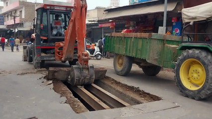 下载视频: बीरबल चौक पर आखिर लोहे का जाल बिछाया, रोका ट्रैफिक