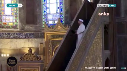 Diyanet İşleri Başkanı Ali Erbaş, Ayasofya’da yine elinde kılıçla hutbe okudu